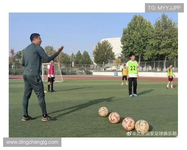 将北京国安足球公益课引入苏州共同感受足球带来的无限快乐与激情